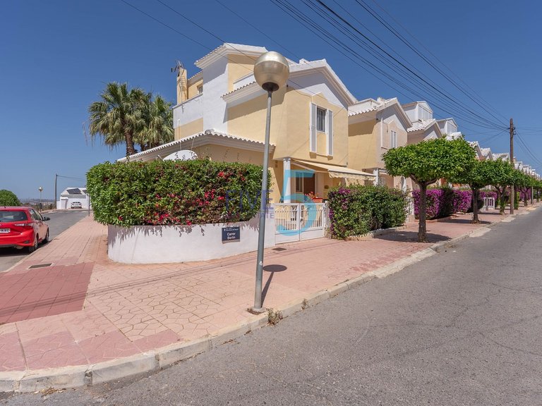 Villa for Sale in Alicante, Valencia 3