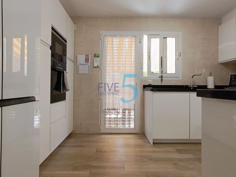 Villa for Sale in Alicante, Valencia 8