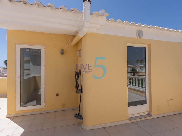 Villa for Sale in Alicante, Valencia 32