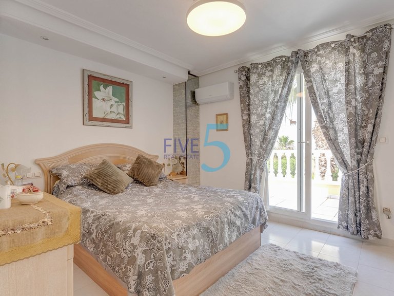 Villa for Sale in Alicante, Valencia 14