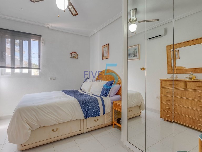 Villa for Sale in Alicante, Valencia 16