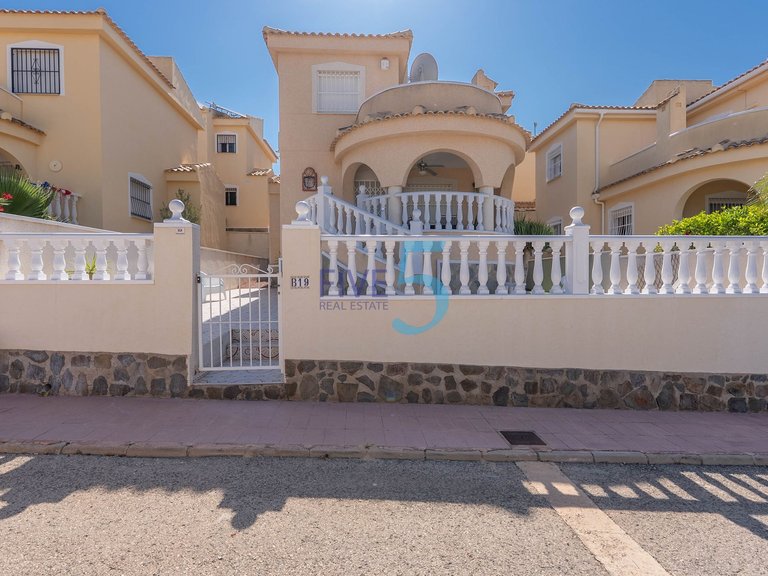 Villa for Sale in Alicante, Valencia 3