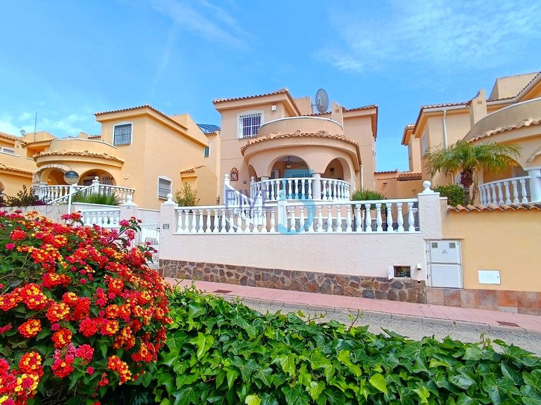 Villa for Sale in Alicante, Valencia 1
