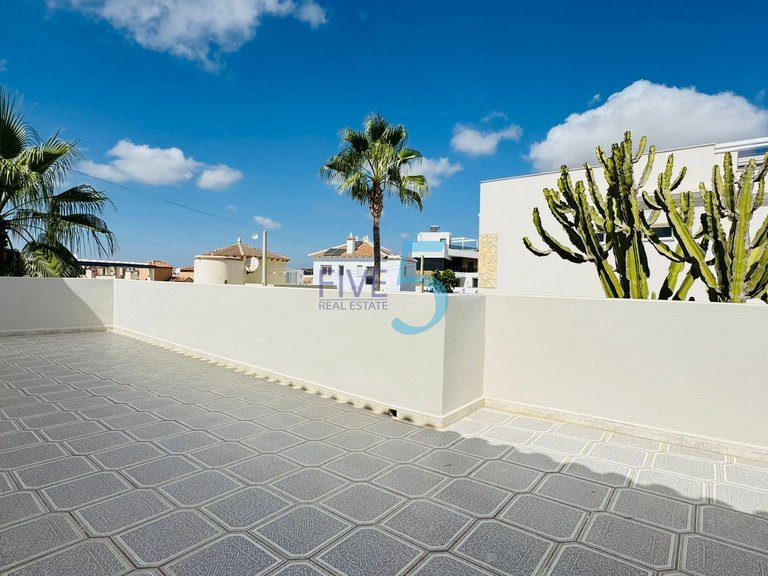 Villa for Sale in Alicante, Valencia 18