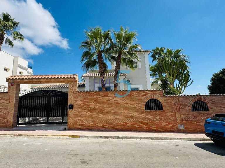 Villa for Sale in Alicante, Valencia 34