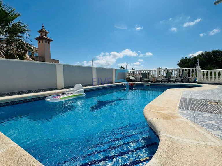 Villa for Sale in Alicante, Valencia 2