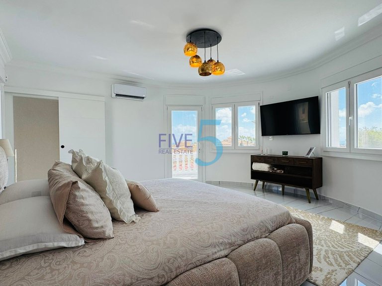 Villa for Sale in Alicante, Valencia 14