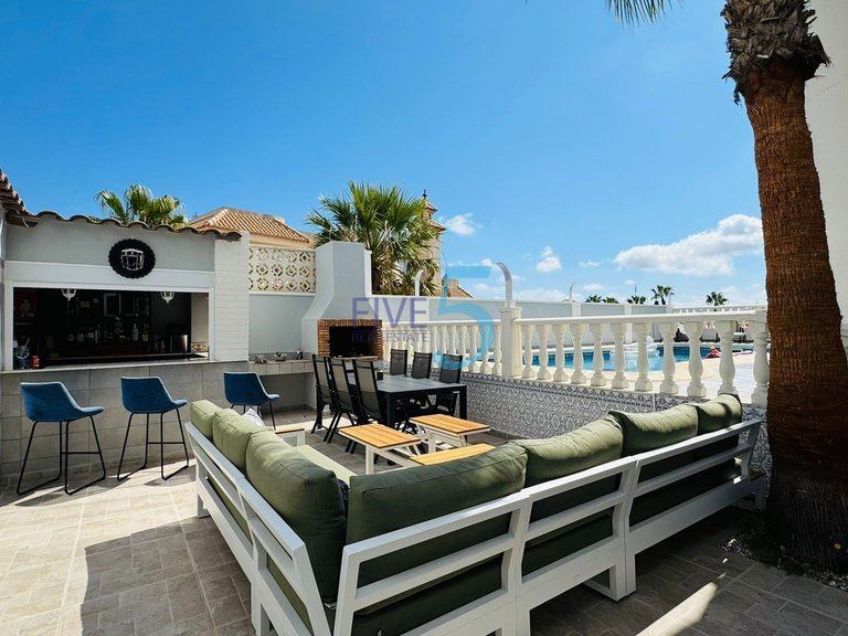 Villa for Sale in Alicante, Valencia 28