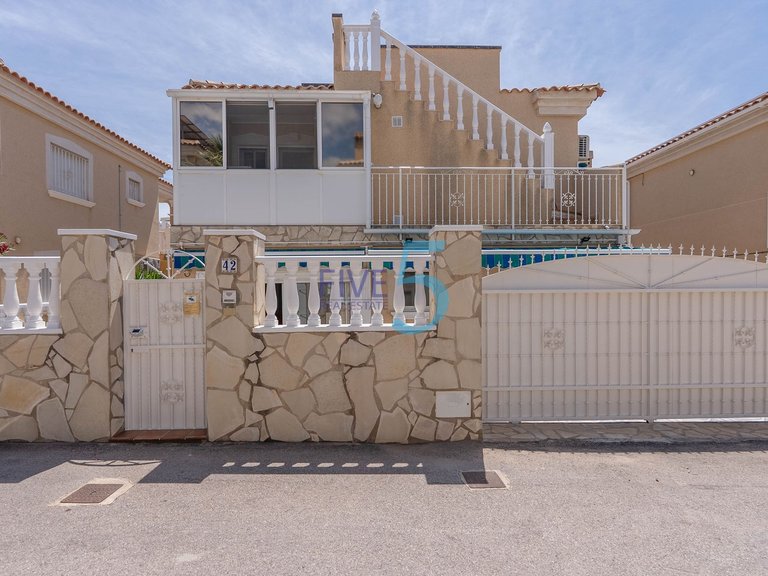 Villa for Sale in Alicante, Valencia 3