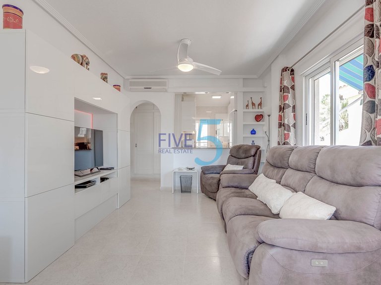 Villa for Sale in Alicante, Valencia 8