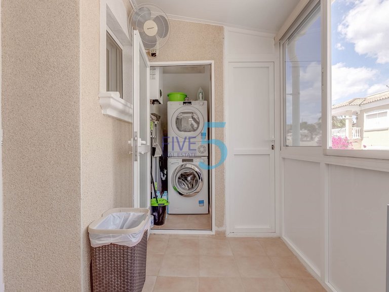 Villa for Sale in Alicante, Valencia 10