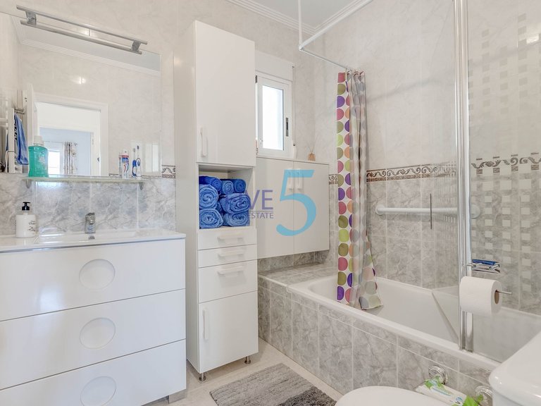 Villa for Sale in Alicante, Valencia 11