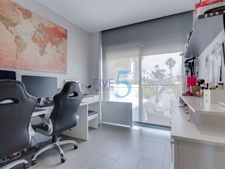 Apartment for Sale in Alicante, Valencia 17