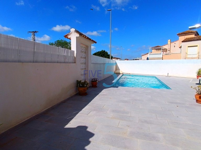 Villa for Sale in Alicante, Valencia 10