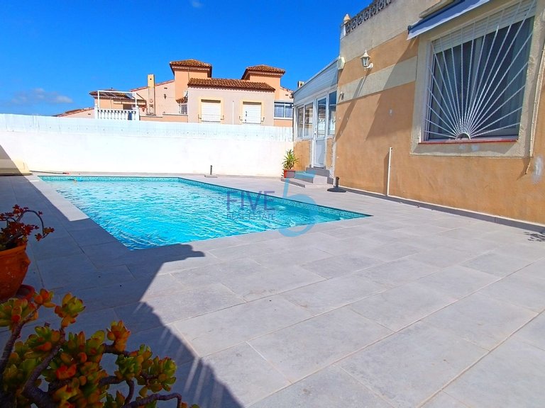 Villa for Sale in Alicante, Valencia 11