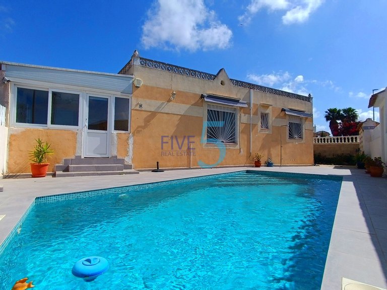 Villa for Sale in Alicante, Valencia 1