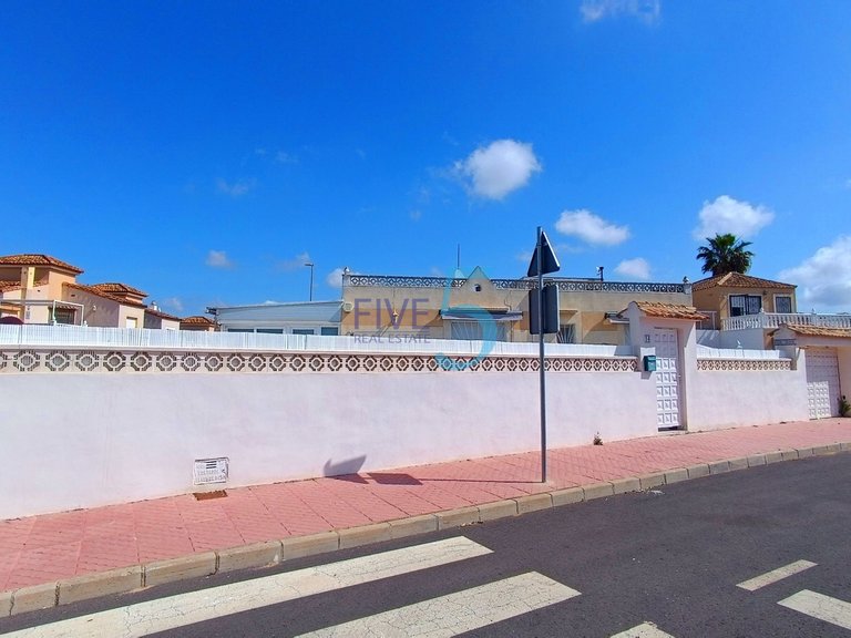 Villa for Sale in Alicante, Valencia 5
