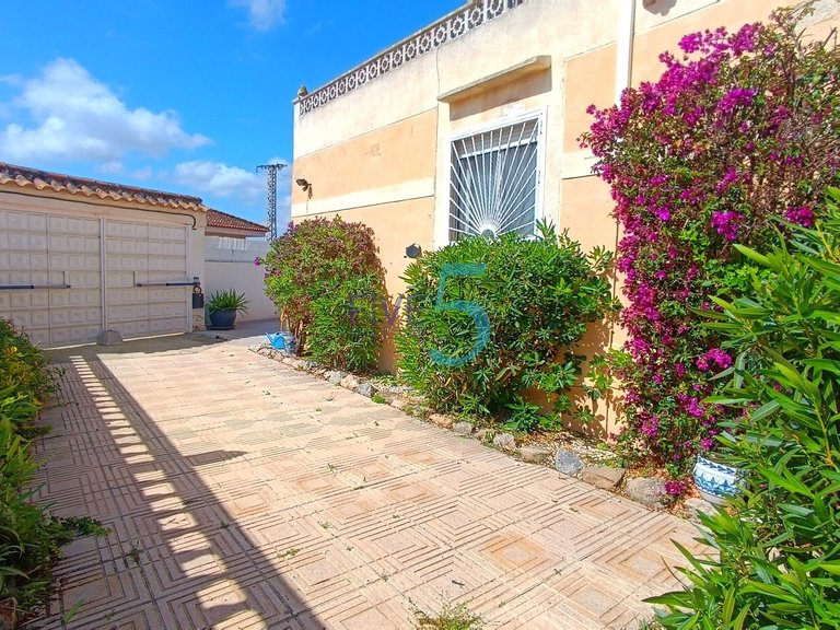 Villa for Sale in Alicante, Valencia 9