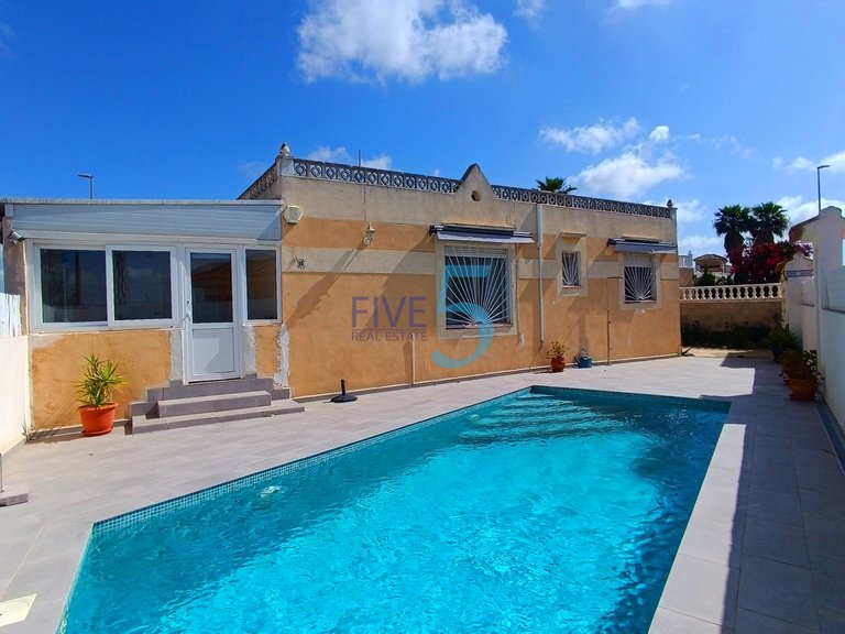 Villa for Sale in Alicante, Valencia 13