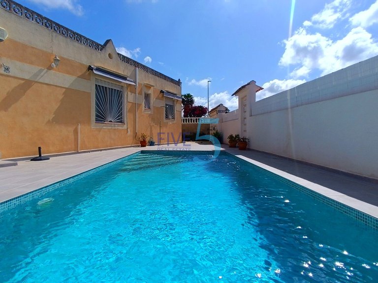 Villa for Sale in Alicante, Valencia 14