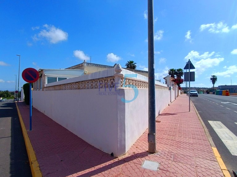 Villa for Sale in Alicante, Valencia 6