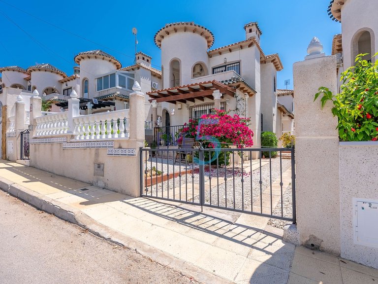 Villa for Sale in Alicante, Valencia 26