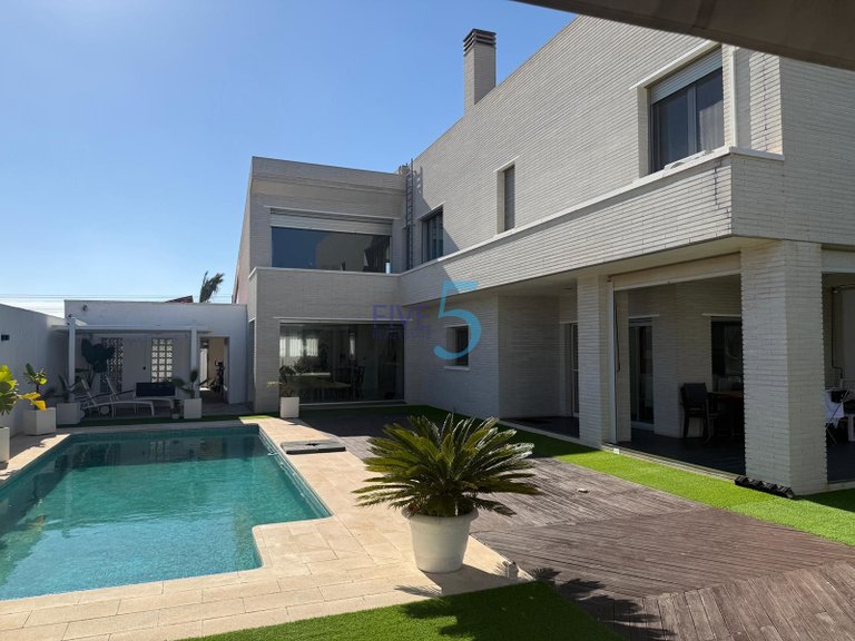 Villa for Sale in Alicante, Valencia 1