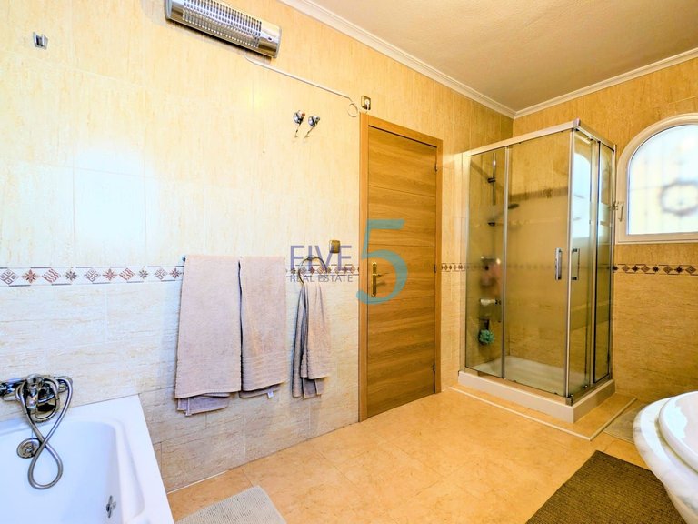 Villa for Sale in Alicante, Valencia 22