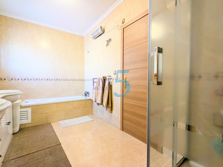 Villa for Sale in Alicante, Valencia 23