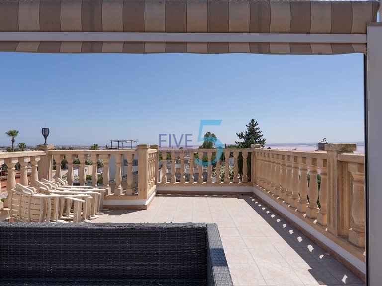 Villa for Sale in Alicante, Valencia 24