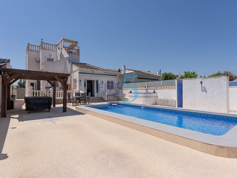 Villa for Sale in Alicante, Valencia 1