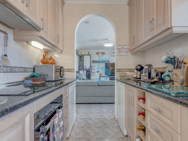 Villa for Sale in Alicante, Valencia 10