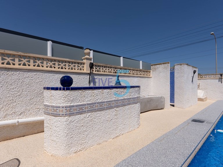Villa for Sale in Alicante, Valencia 36