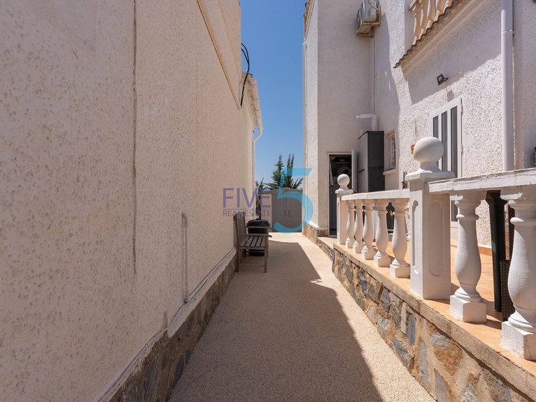 Villa for Sale in Alicante, Valencia 32