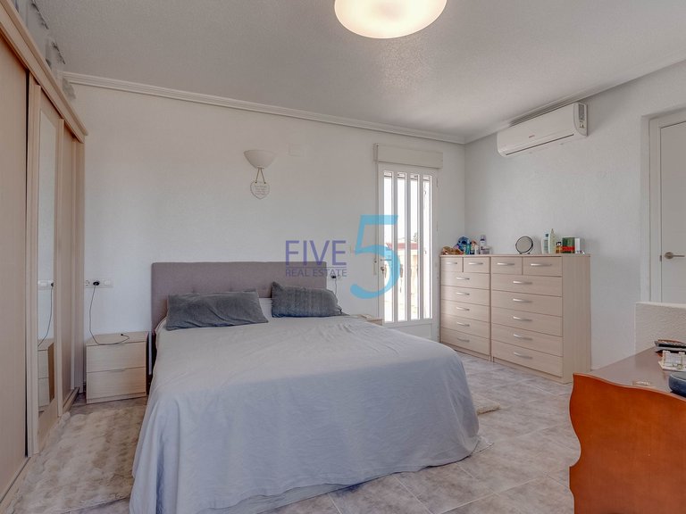 Villa for Sale in Alicante, Valencia 19