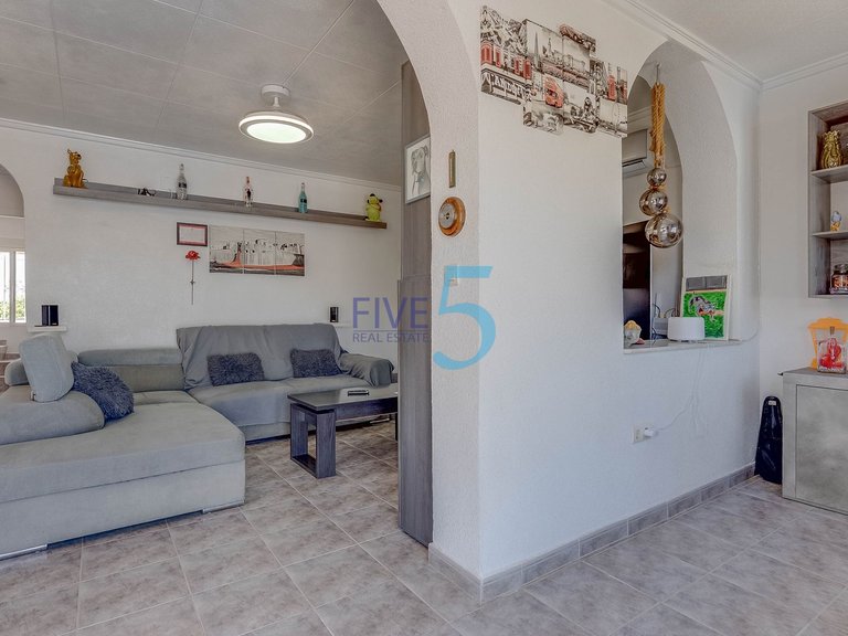 Villa for Sale in Alicante, Valencia 4