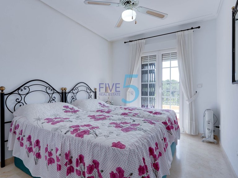 Villa for Sale in Alicante, Valencia 10