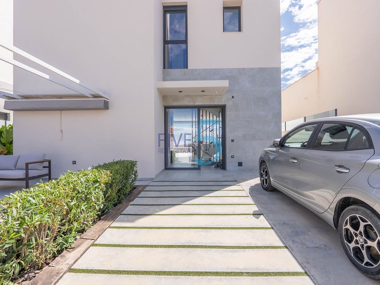 Villa for Sale in Alicante, Valencia 36