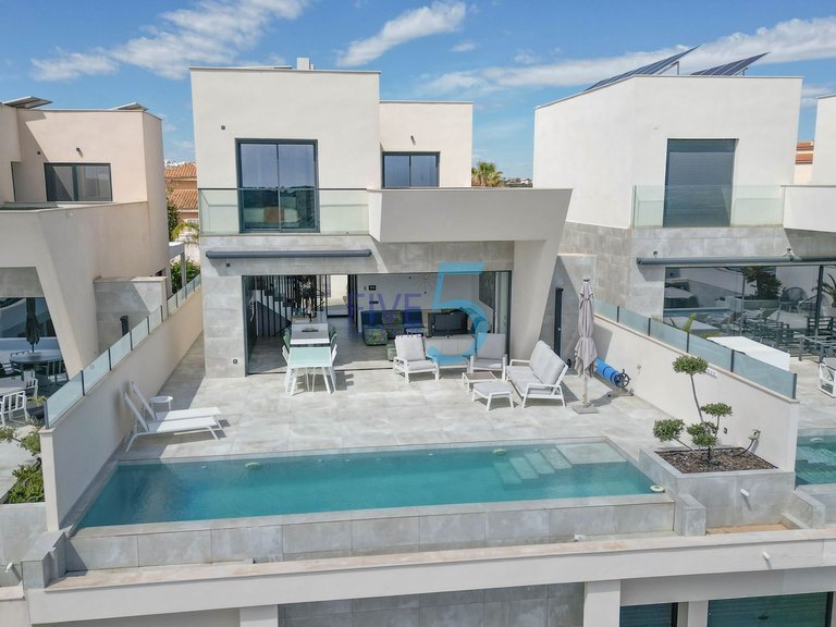 Villa for Sale in Alicante, Valencia 2