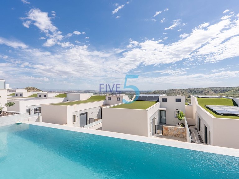 Villa for Sale in Alicante, Valencia 3