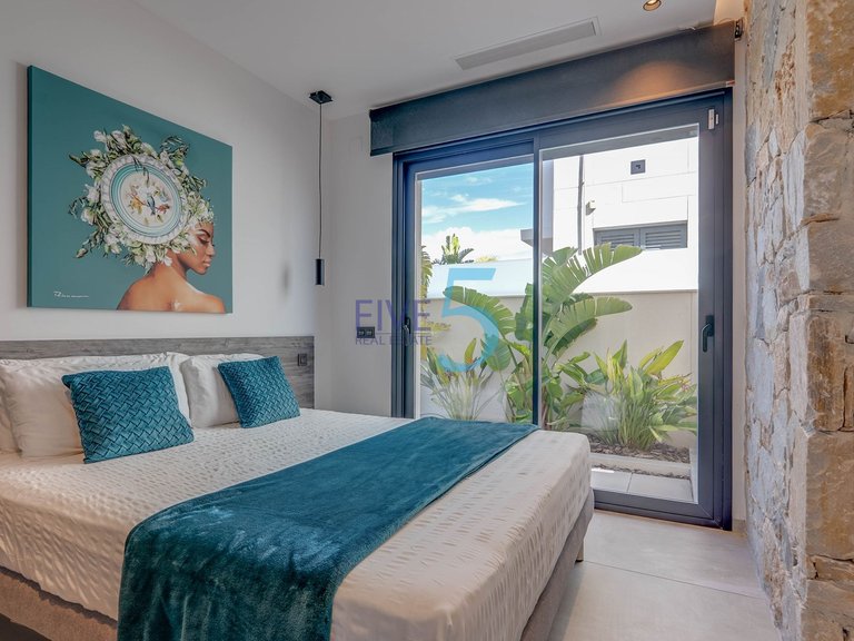 Villa for Sale in Alicante, Valencia 18