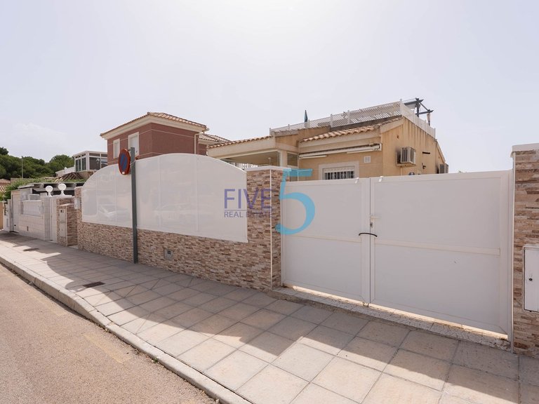 Villa for Sale in Alicante, Valencia 36