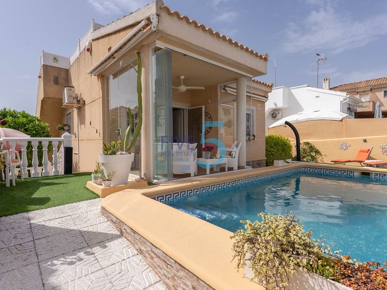 Villa for Sale in Alicante, Valencia 1