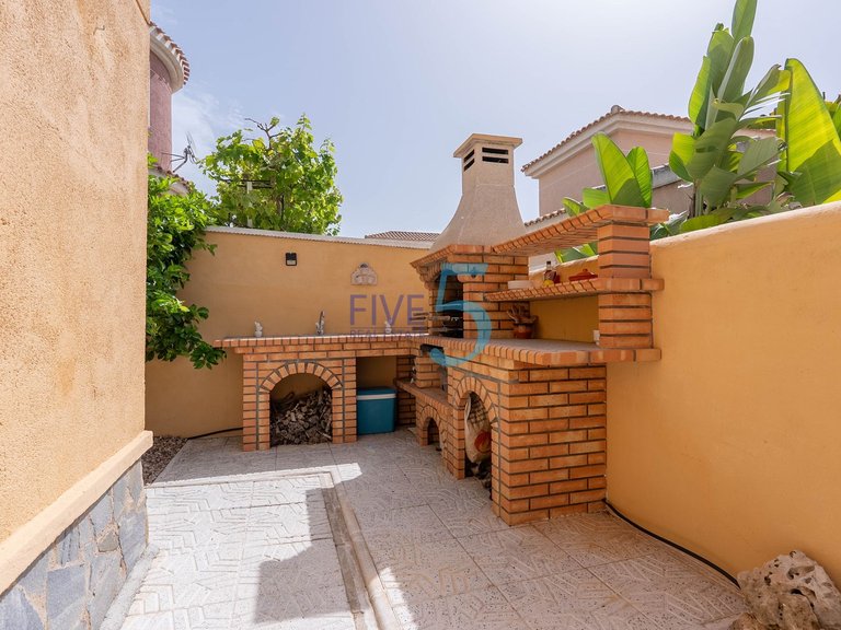 Villa for Sale in Alicante, Valencia 18