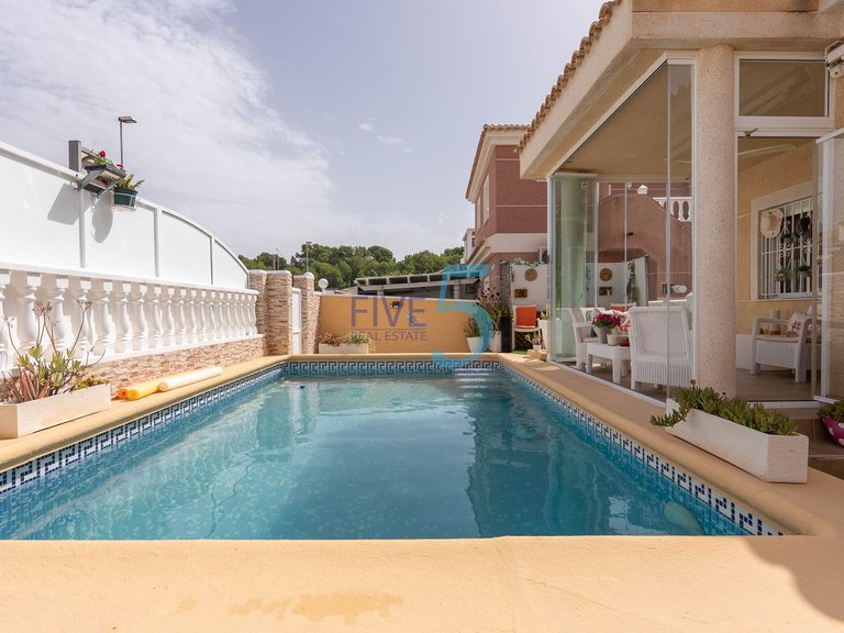 Villa for Sale in Alicante, Valencia 28