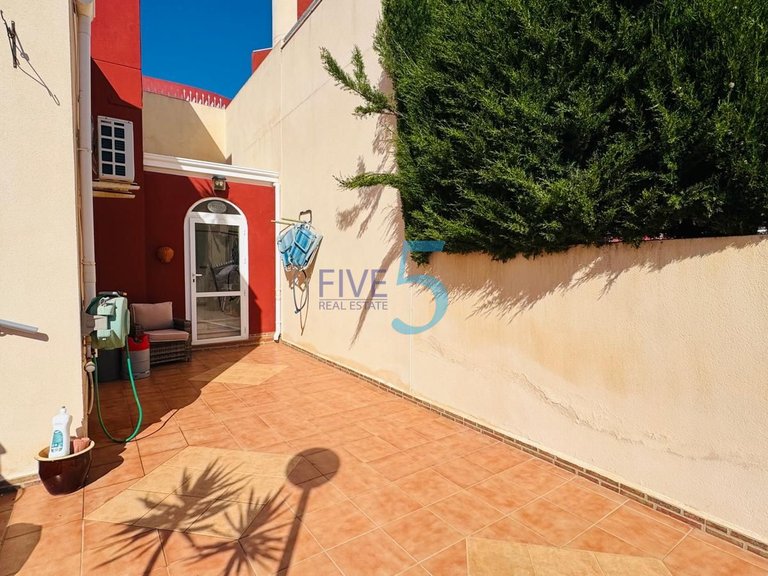 Villa for Sale in Alicante, Valencia 28