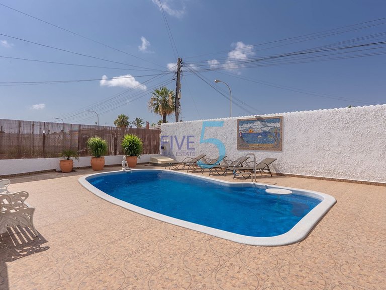 Villa for Sale in Alicante, Valencia 39