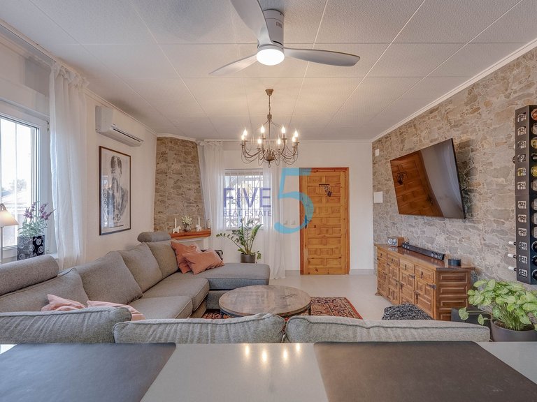 Villa for Sale in Alicante, Valencia 10