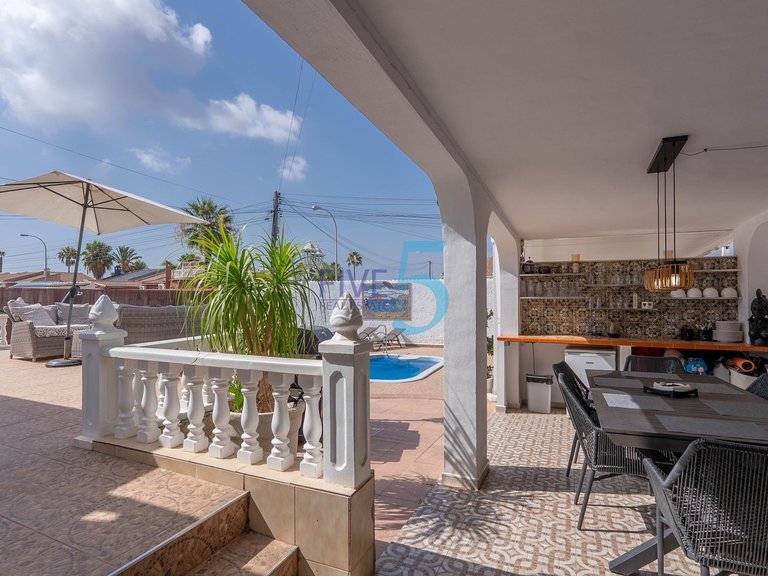 Villa for Sale in Alicante, Valencia 35