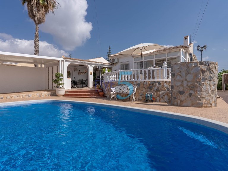 Villa for Sale in Alicante, Valencia 1